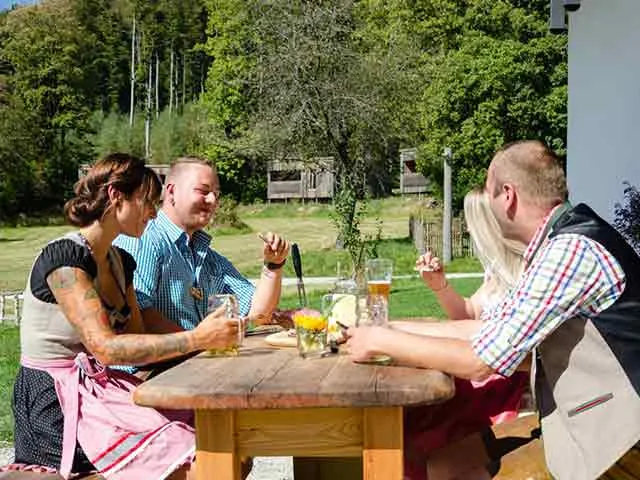 Brotbacken auf der Gutsalm Harlachberg