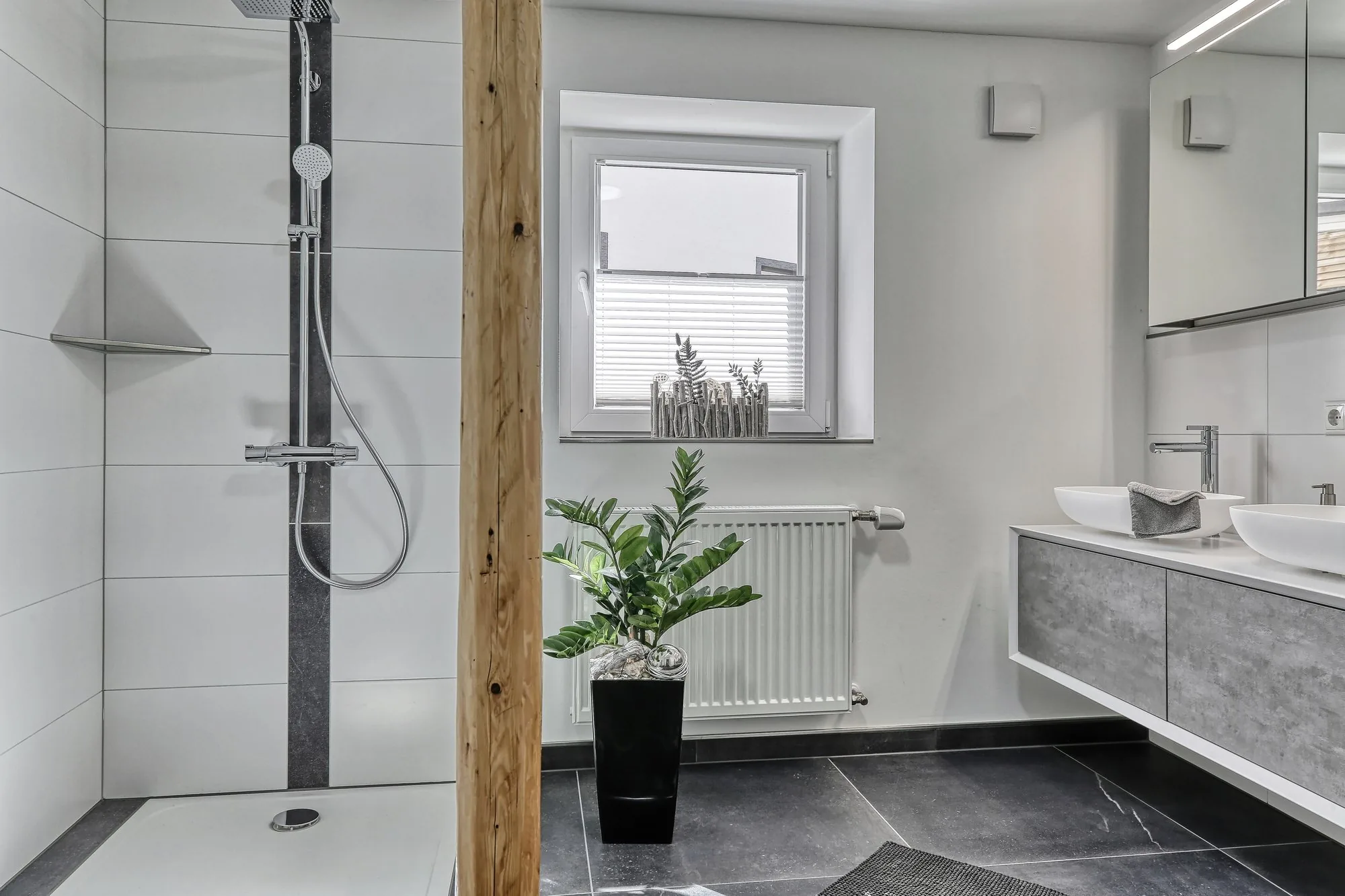 Ferienwohnung Großer Arber – Badezimmer mit begehbarer Dusche