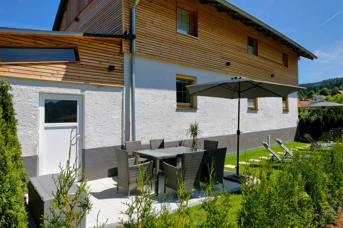 Ferienhaus Bodenmais – Terrasse und Garten